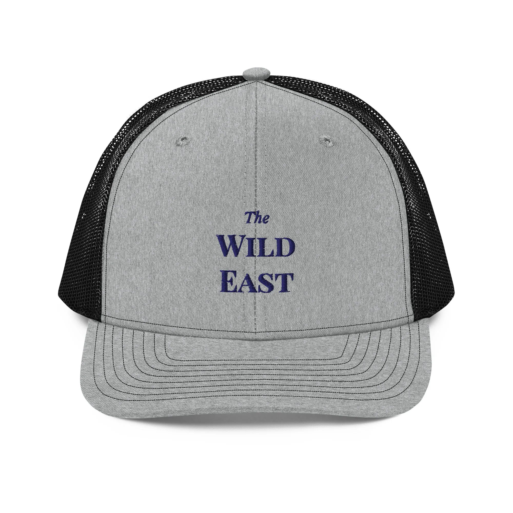 Trucker Cap Wild East, Frontansicht: grau mit schwarzem Mesh und blauem Schriftzug