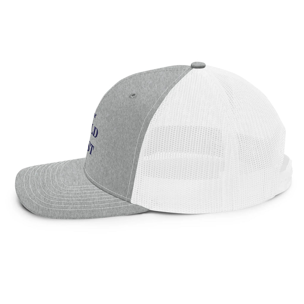 Trucker Cap Wild East, Seitenansicht: graue Front mit weißem Mesh
