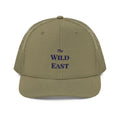 Trucker Cap Wild East, Lodenfarben mit blauem Schriftzug auf der Front