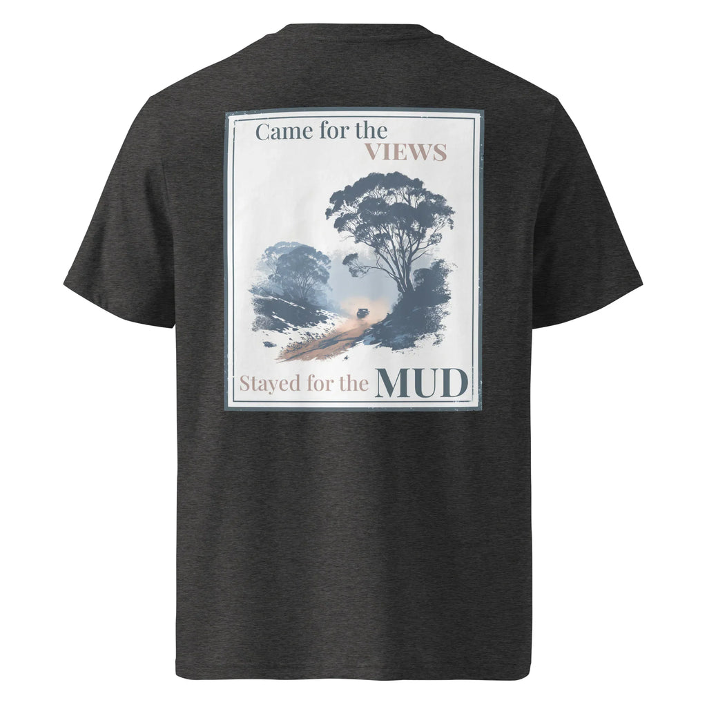 Dark Heather Grey Organic Tee met rugprint “Came for the VIEWS” en “Stayed for the MUD”