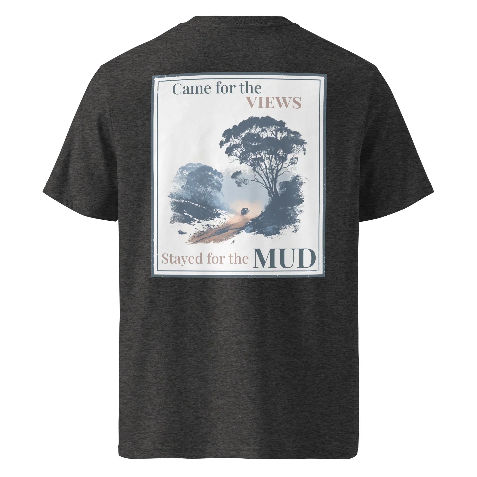 Dark Heather Grey Organic Tee met rugprint “Came for the VIEWS” en “Stayed for the MUD”