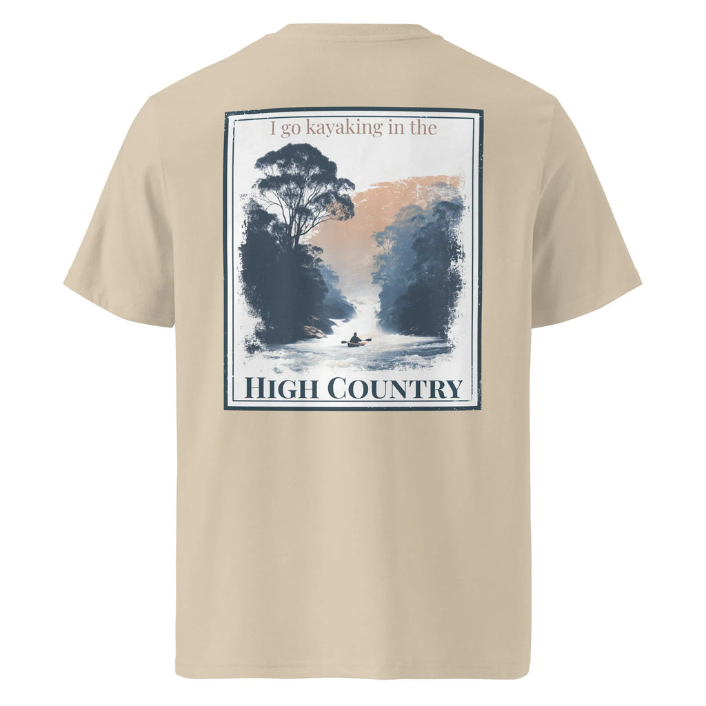 Organic Tee in Khaki/Beige mit „HIGH COUNTRY“ Front-Print und Kajak-Motiv