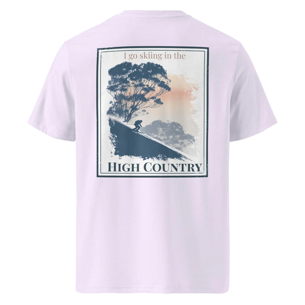 Organic Tee lila, Rückenprint „High Country“ mit Skifahrer