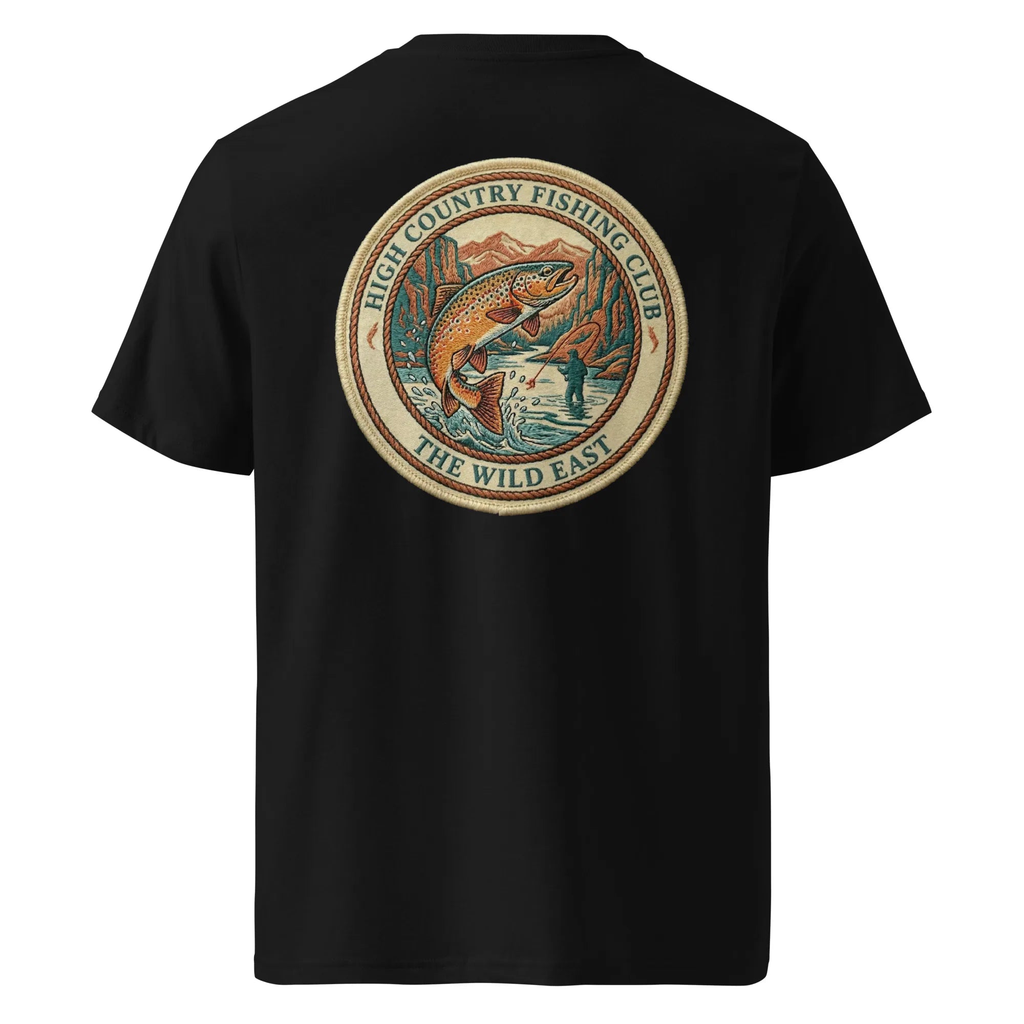 Organic Tee in Schwarz mit rundem Fishing-Club-Logo auf der Rückseite