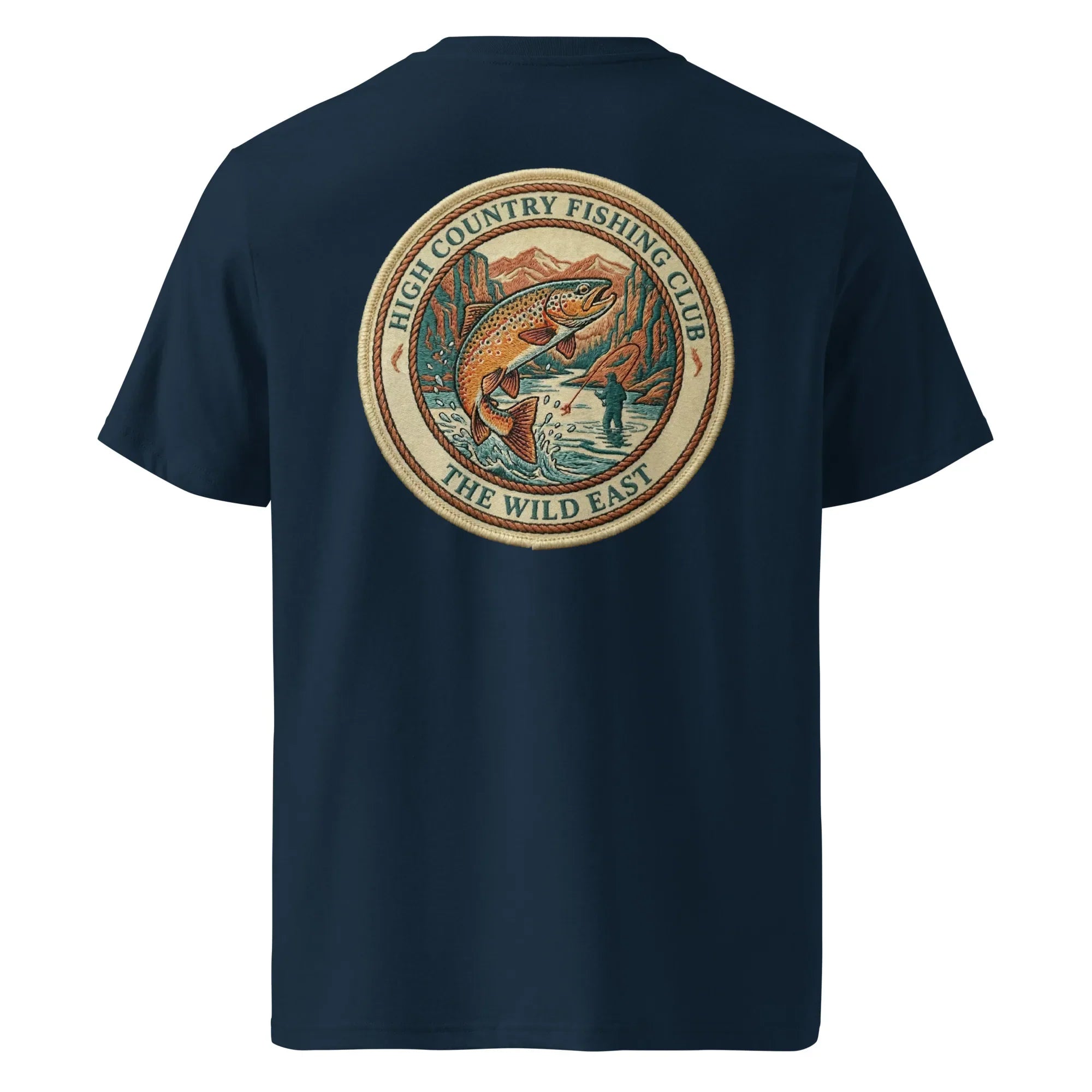 Organic Tee in French Navy mit rundem Fishing-Club-Logo auf der Rückseite