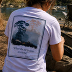 Weißes Organic Tee: großer Rückenprint „Where the air is clear as crystal“